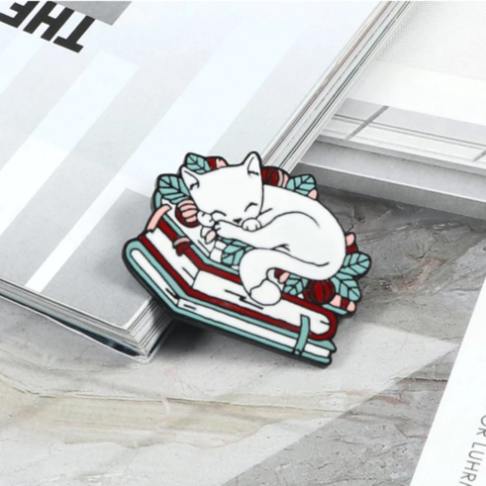 🍏50% OFF/3+...Sleeping Cat Pin
